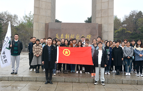 以青春献礼中国共产党建党100周年