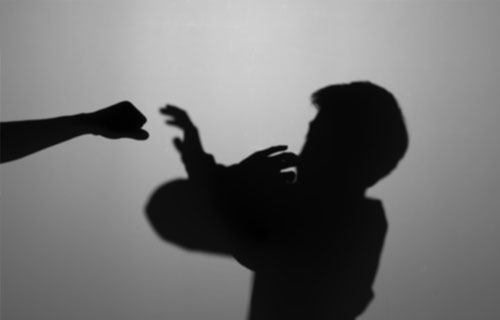 25岁摄影师自杀身亡，别让校园霸凌影响TA的一生