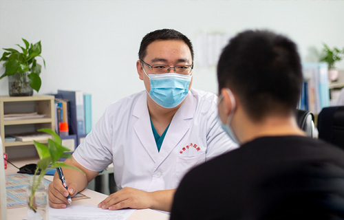 “瘫痪”的他，终于站起来了！