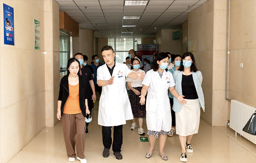 江西省九江市政协党组副书记、副主席徐红梅一行到小妲己直播下载
调研