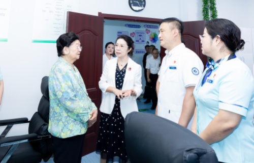 中国关工委主任顾秀莲一行到小妲己直播下载
实地调研